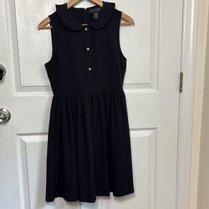 TAHARI black sleeveless dress size 2 Peter Pan Collar Pearl buttons Wednesday